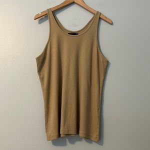 Banana republic tank top in size XL. Never worn.